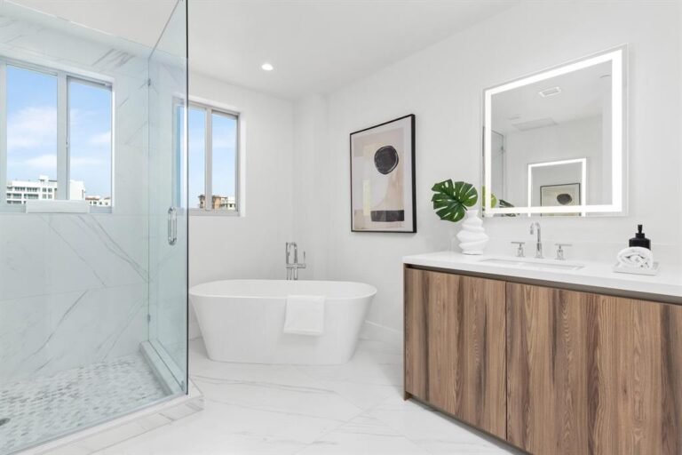 Bathroom_TwoTone2