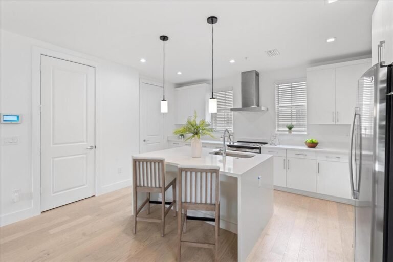 KitchenWhite1