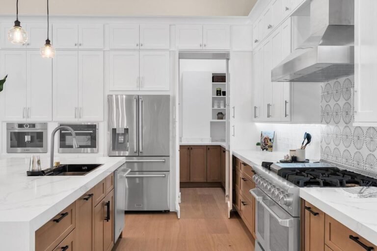 Kitchen_TwoToneWood2