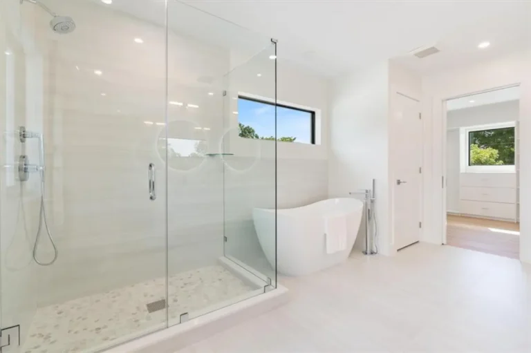 Bathroom_CleanWhite4